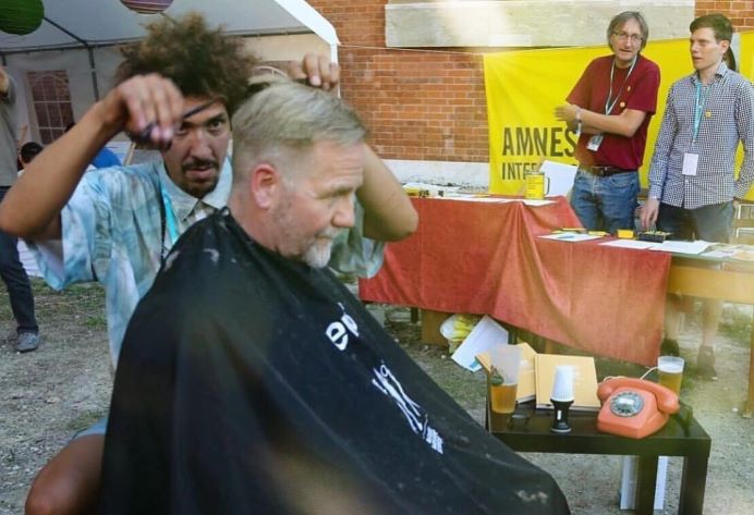 MUCBOOK | Münchner Gesichter: Danny Beuerbach ist der Festival-Friseur